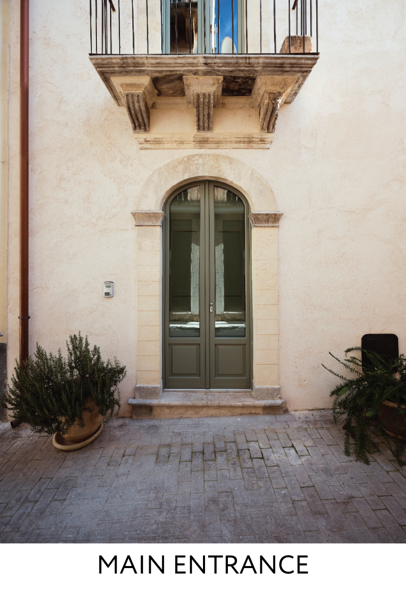 13_MainEntrance_800px